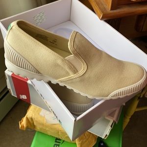 Women’s canvas slip-ons!